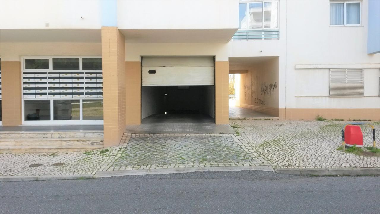 Colina Ferias- Garagem & Wifi Apartment Quarteira Exterior photo