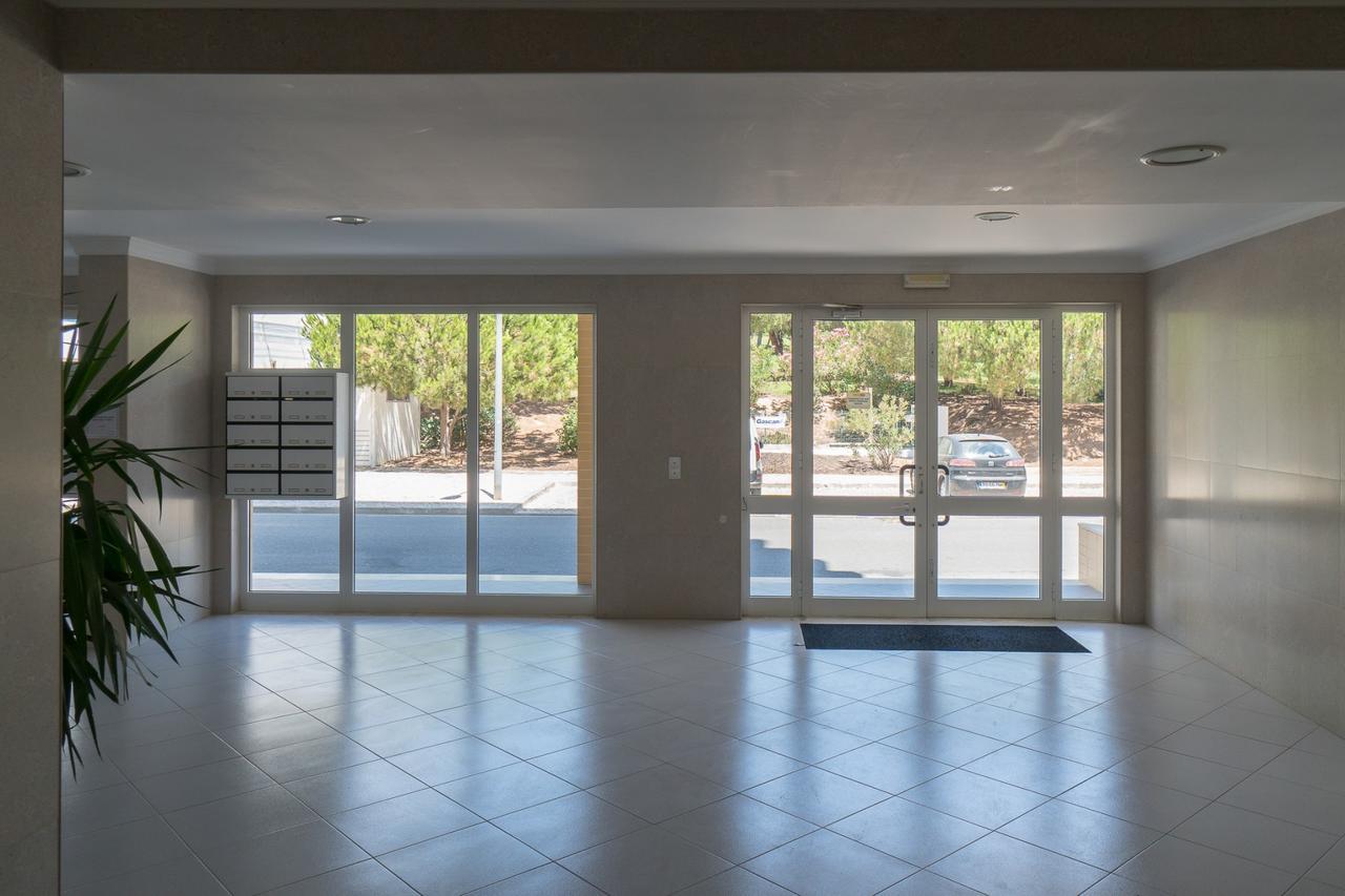 Colina Ferias- Garagem & Wifi Apartment Quarteira Exterior photo